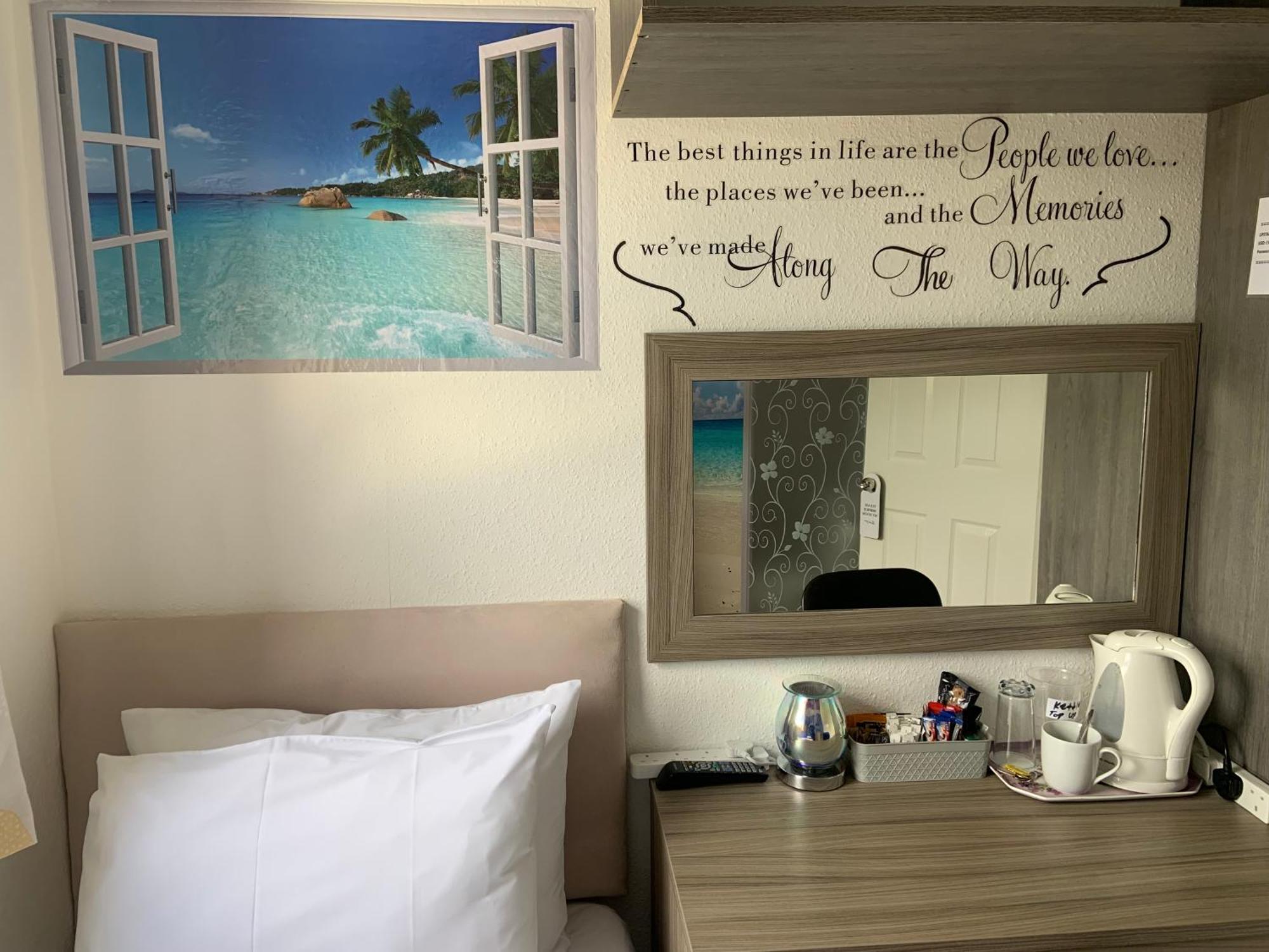 Enjoy Your Stay At Chorley Road ดรอยท์วิช ภายนอก รูปภาพ